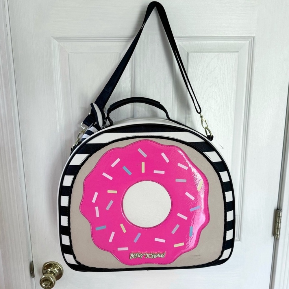 Rate Betsey Johnson Donut Train Case Carry on